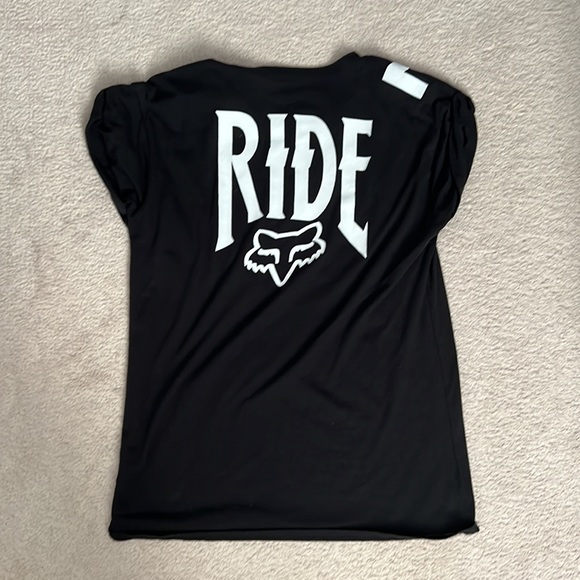 Black t shirt - Picture 2 of 3